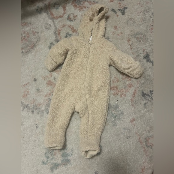 Nordstrom Baby Other - Nordstrom baby cream fleece bear suit size 3 months